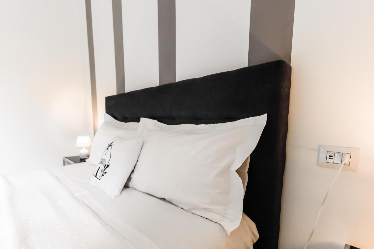 2 Santi - Suite And Rooms Lecce Exterior photo